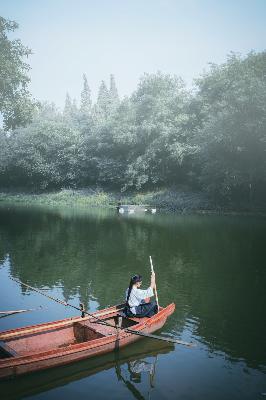 芳草地电影免费观看,青青河边草高清免费版新闻